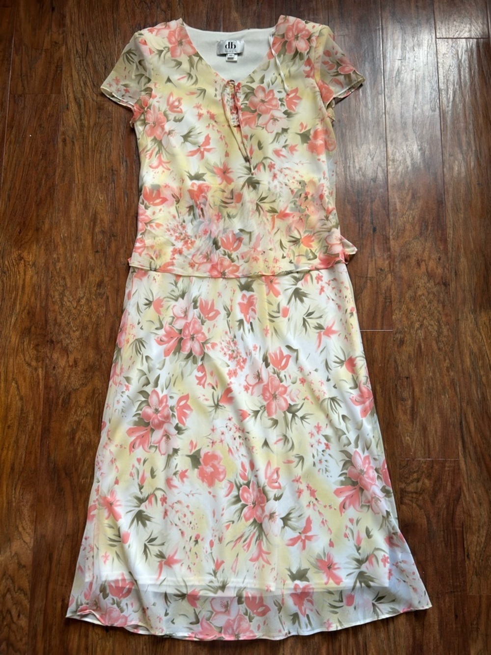 pastel floral print midi dress with short sleeves garden party butter mom 90s